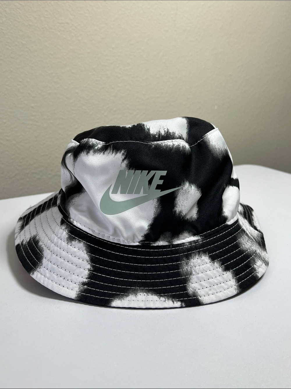 Nike Black & White Tie-Dye Reversible Bucket Hat Youth Kids Medium/Large